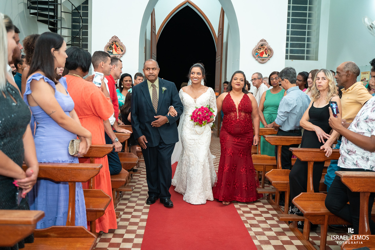 Fotografo de casamento faz fotos lindas na igreja N. S. das graças  em Para de Minas Israel Lemos fotografo