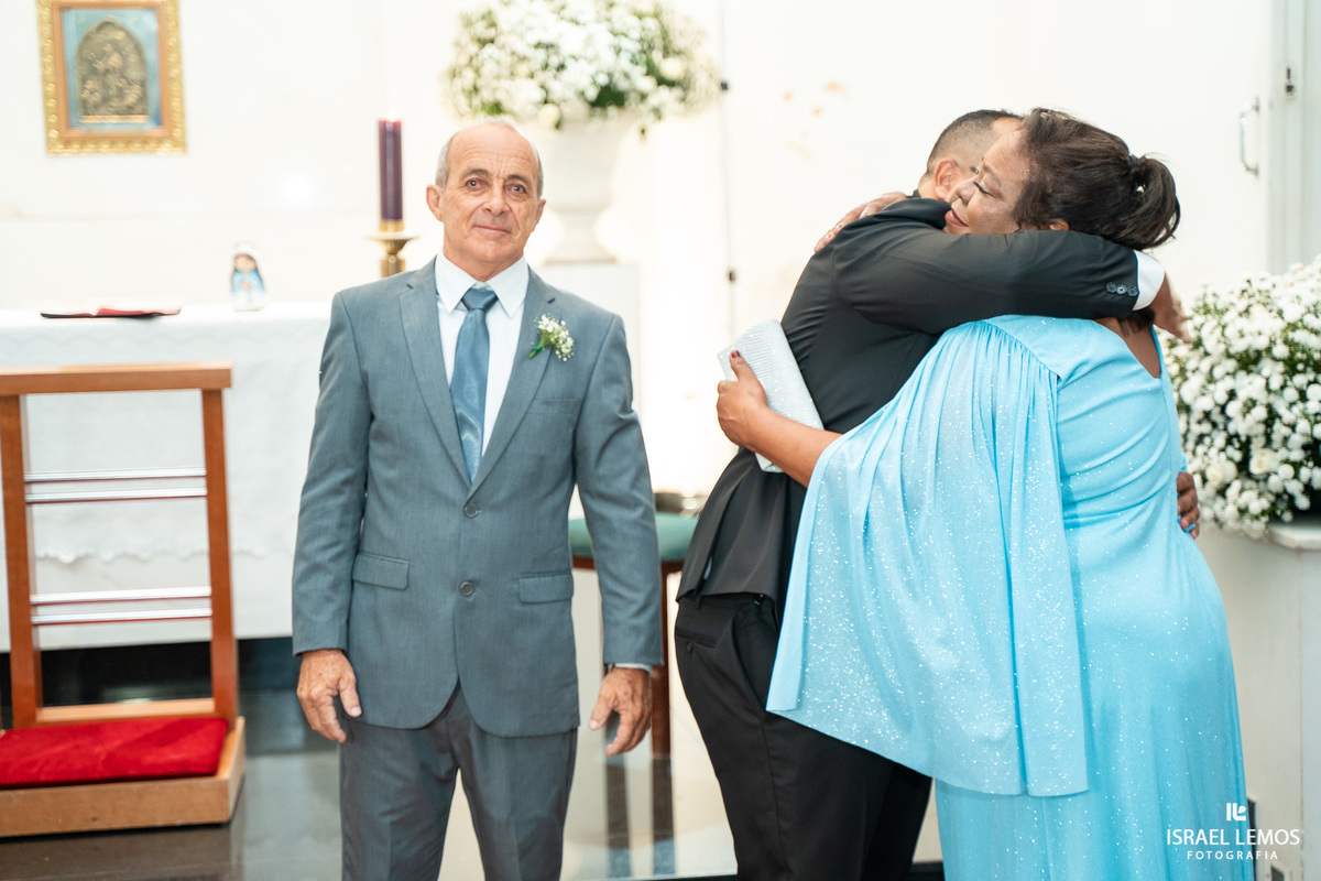 Fotografo de casamento faz fotos lindas na igreja N. S. das graças  em Para de Minas Israel Lemos fotografo