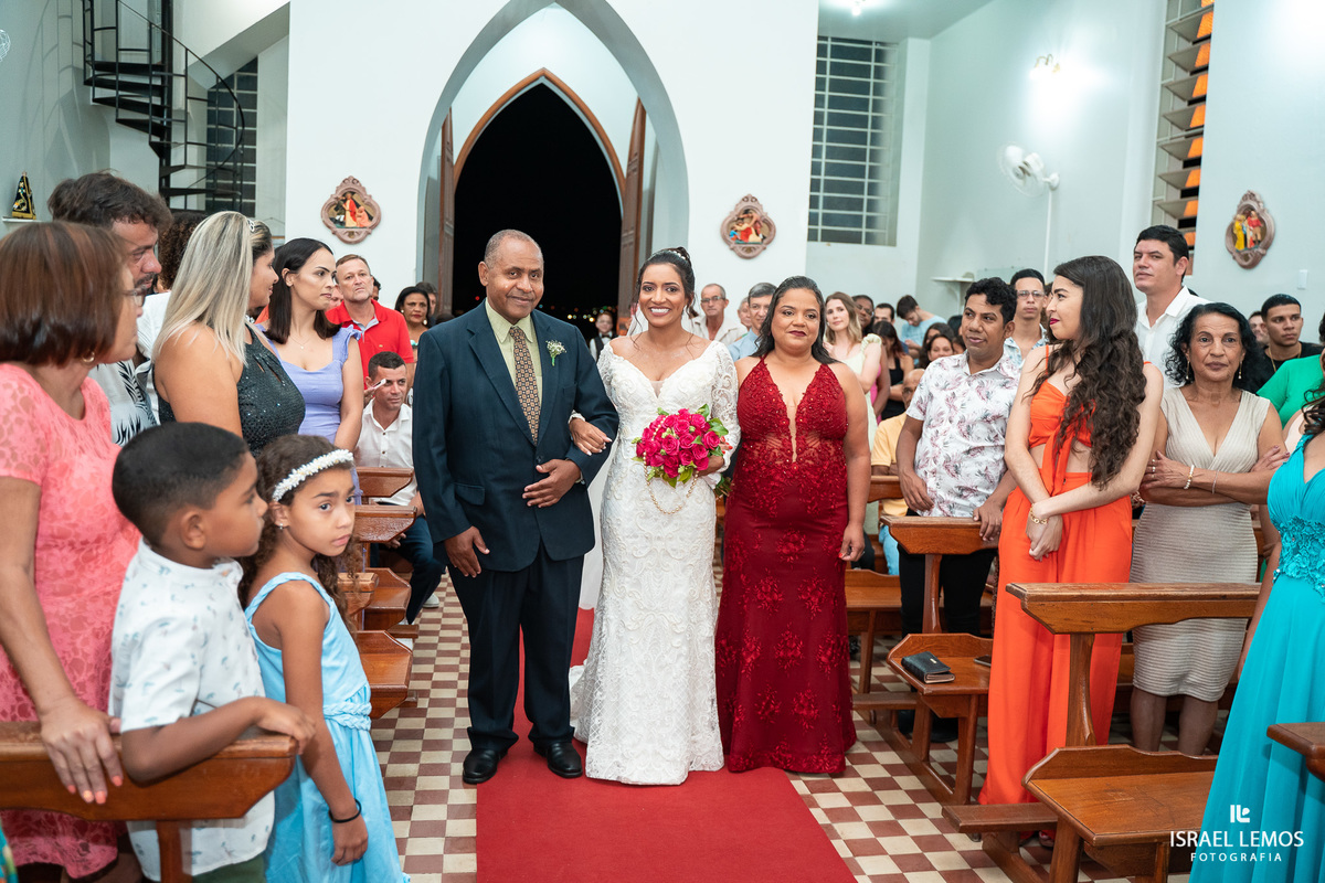 Fotografo de casamento faz fotos lindas na igreja N. S. das graças  em Para de Minas Israel Lemos fotografo