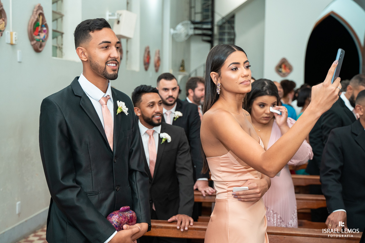 Fotografo de casamento faz fotos lindas na igreja N. S. das graças  em Para de Minas Israel Lemos fotografo