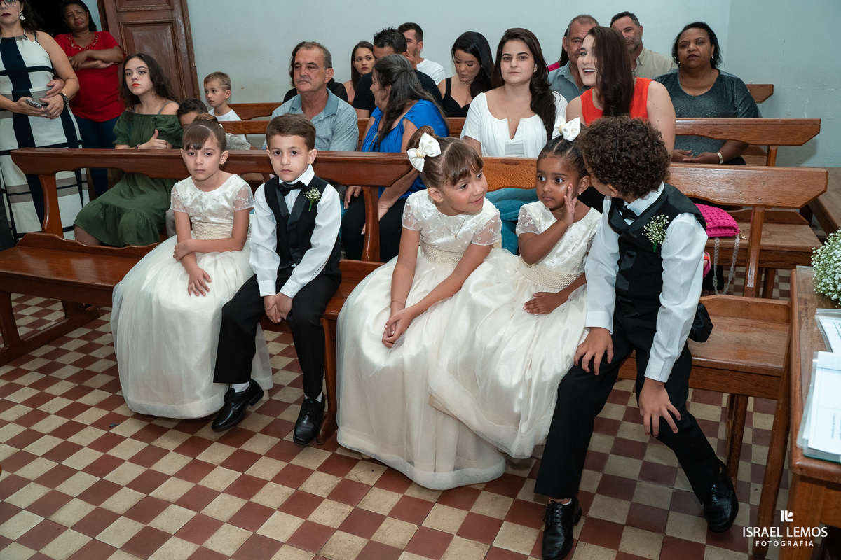 Fotografo de casamento faz fotos lindas na igreja N. S. das graças  em Para de Minas Israel Lemos fotografo