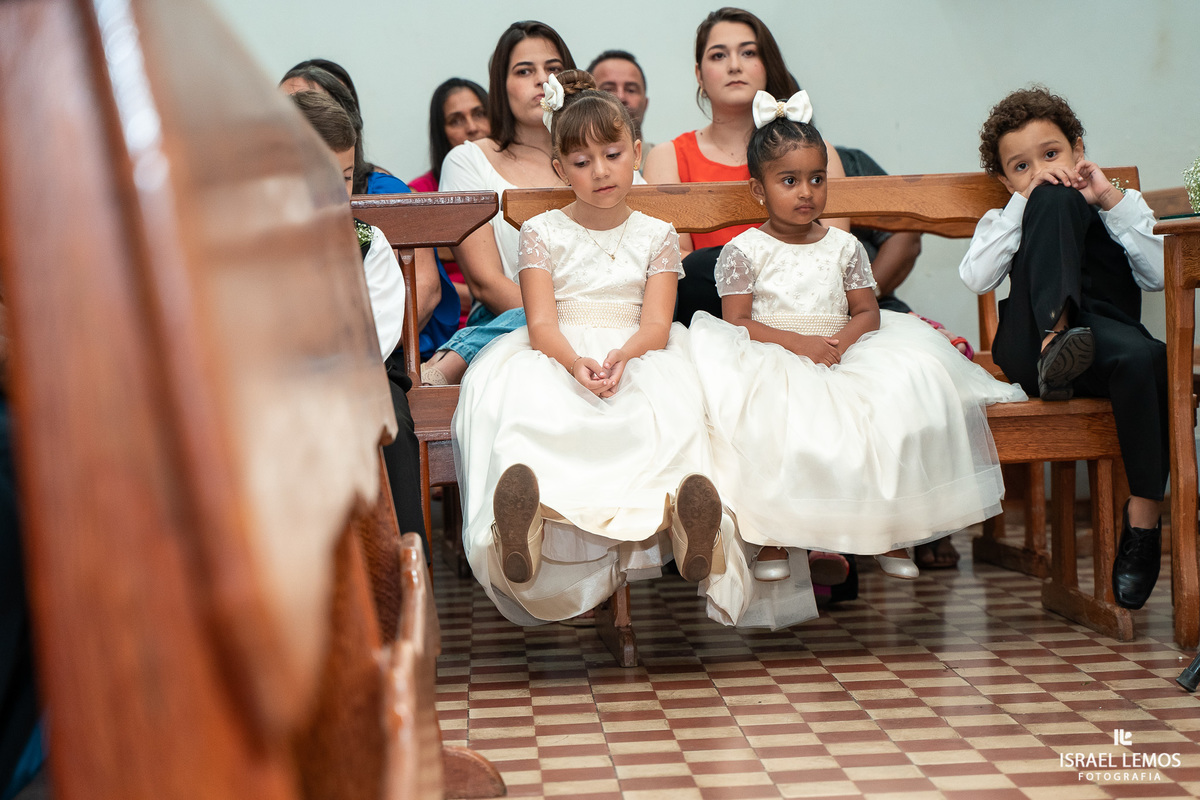 Fotografo de casamento faz fotos lindas na igreja N. S. das graças  em Para de Minas Israel Lemos fotografo