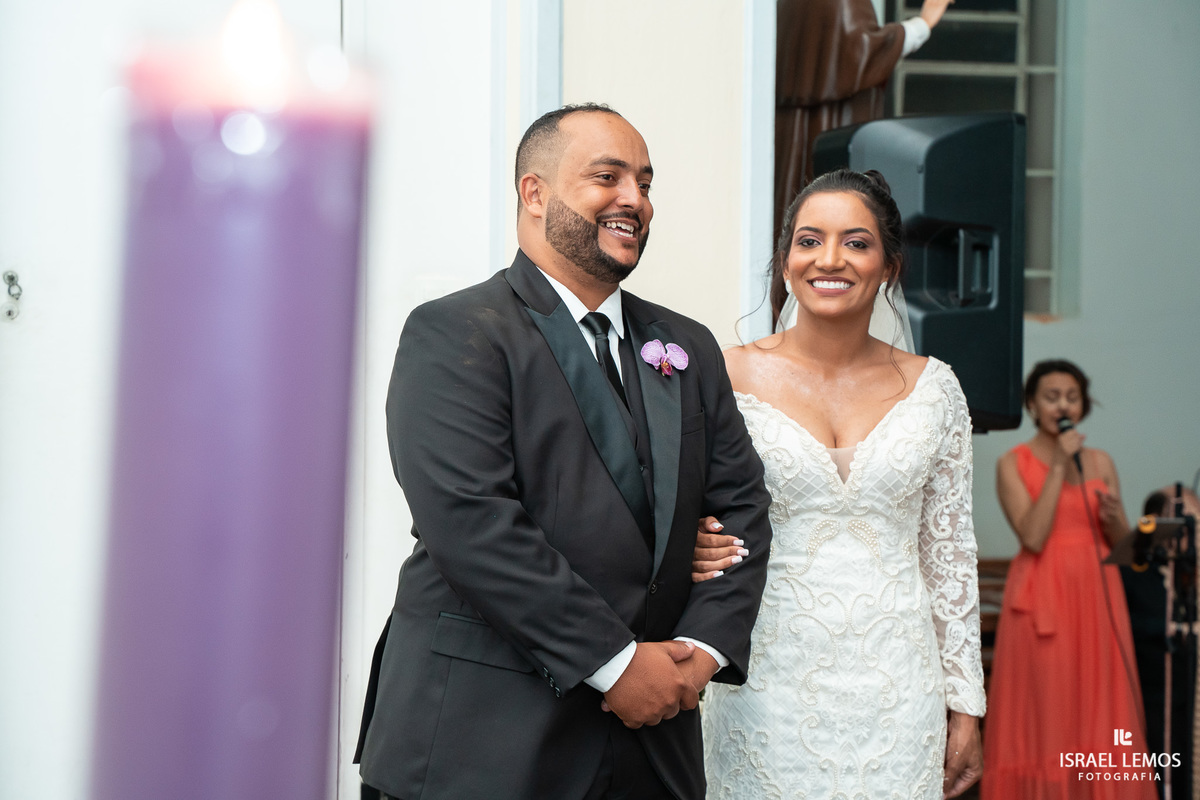 Fotografo de casamento faz fotos lindas na igreja N. S. das graças  em Para de Minas Israel Lemos fotografo