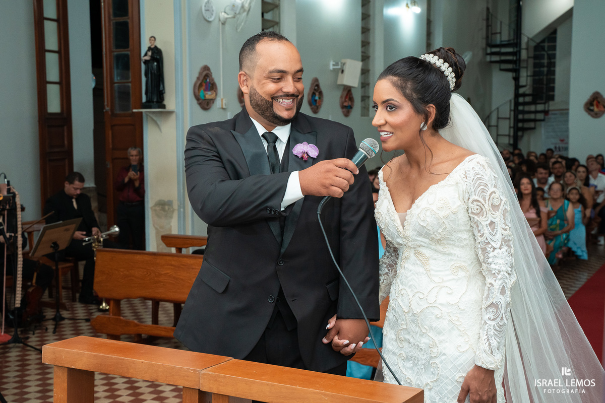 Fotografo de casamento faz fotos lindas na igreja N. S. das graças  em Para de Minas Israel Lemos fotografo