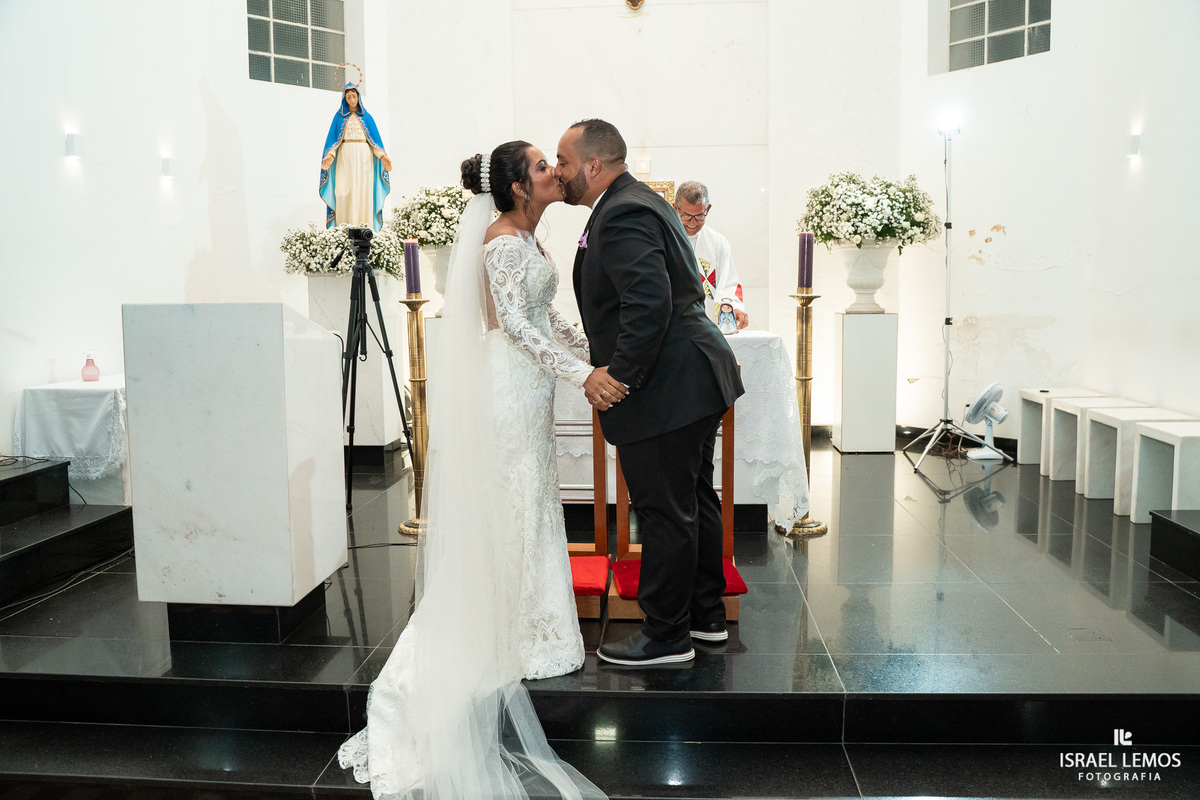 Fotografo de casamento faz fotos lindas na igreja N. S. das graças  em Para de Minas Israel Lemos fotografo
