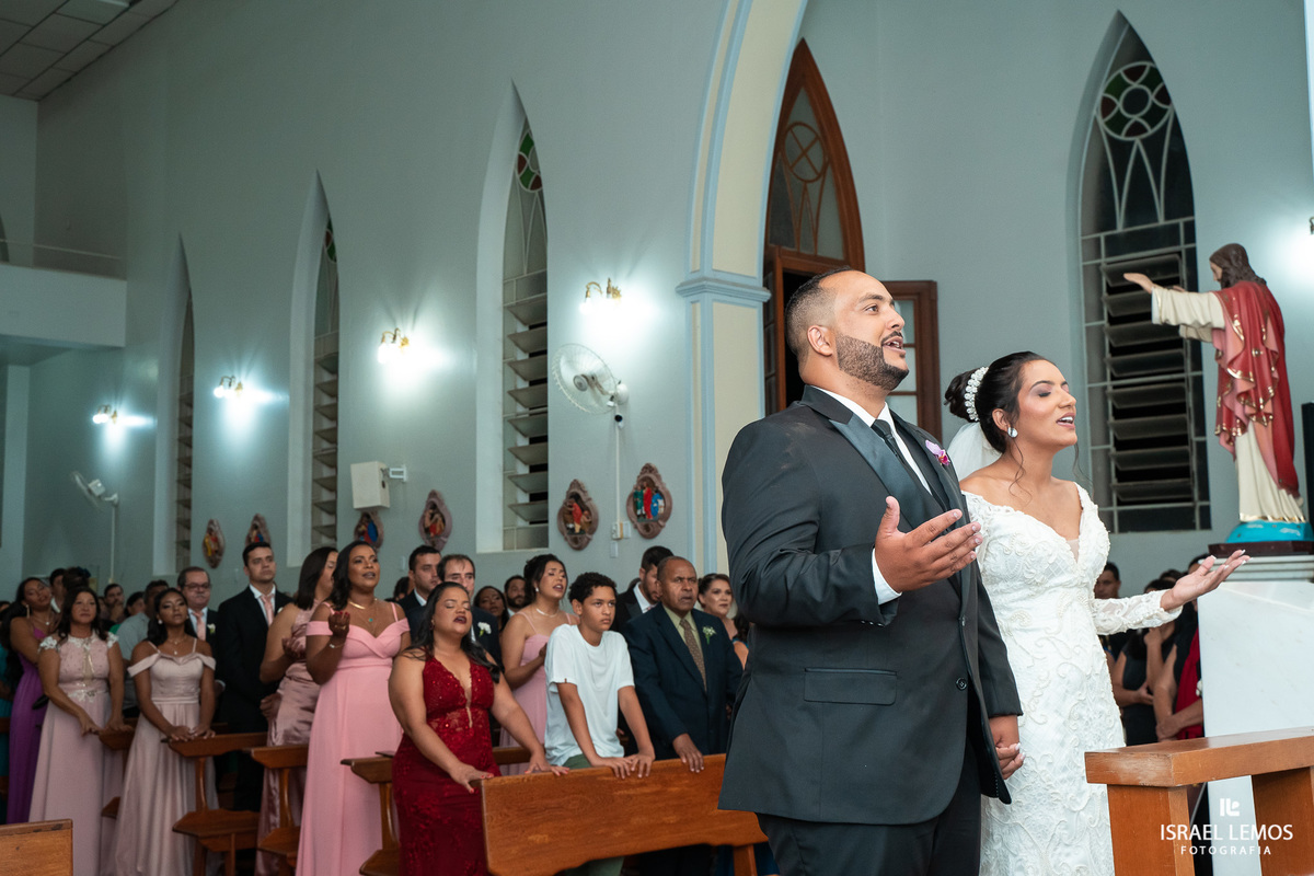 Fotografo de casamento faz fotos lindas na igreja N. S. das graças  em Para de Minas Israel Lemos fotografo