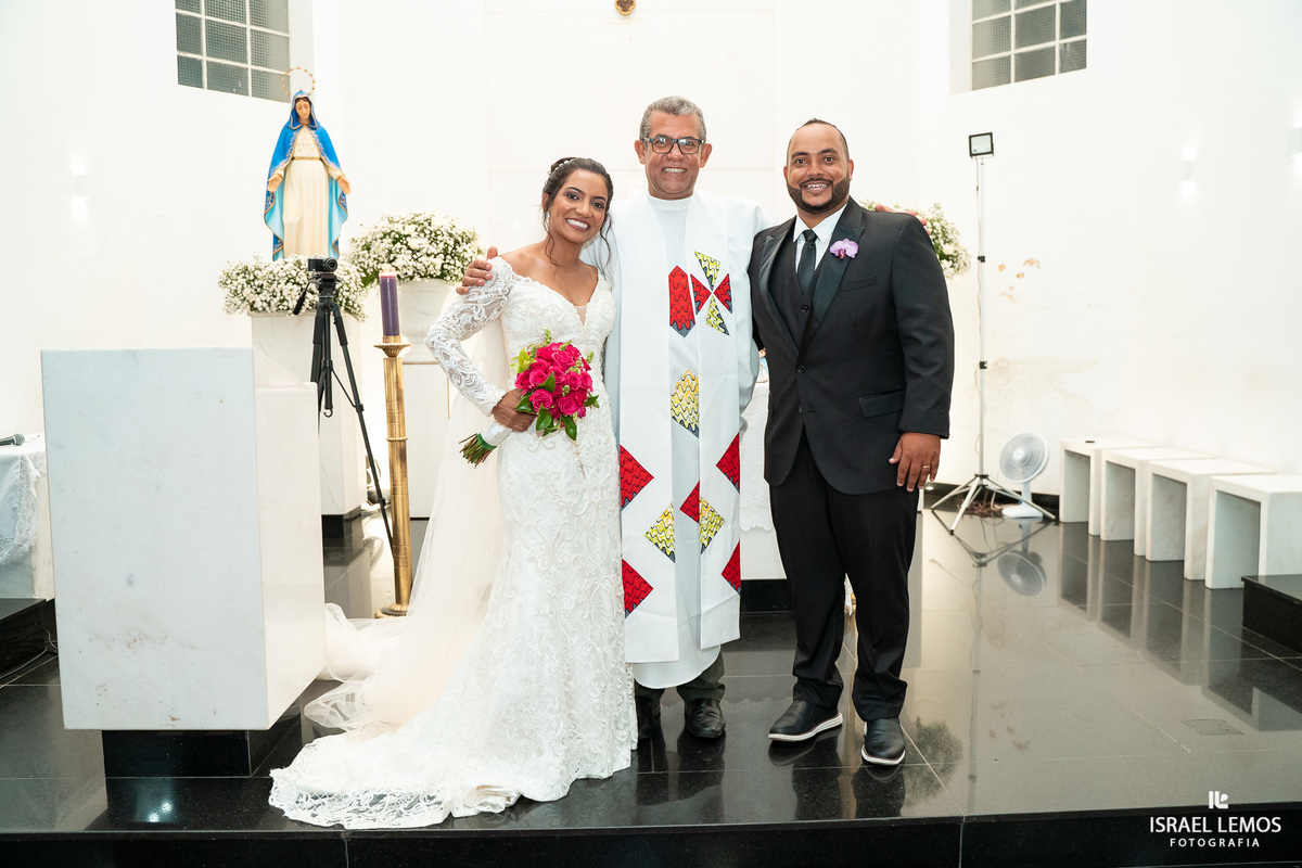 Fotografo de casamento faz fotos lindas na igreja N. S. das graças  em Para de Minas Israel Lemos fotografo