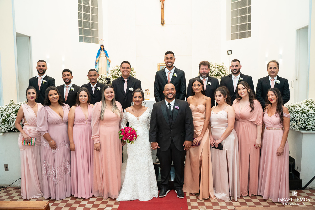 Fotografo de casamento faz fotos lindas na igreja N. S. das graças  em Para de Minas Israel Lemos fotografo