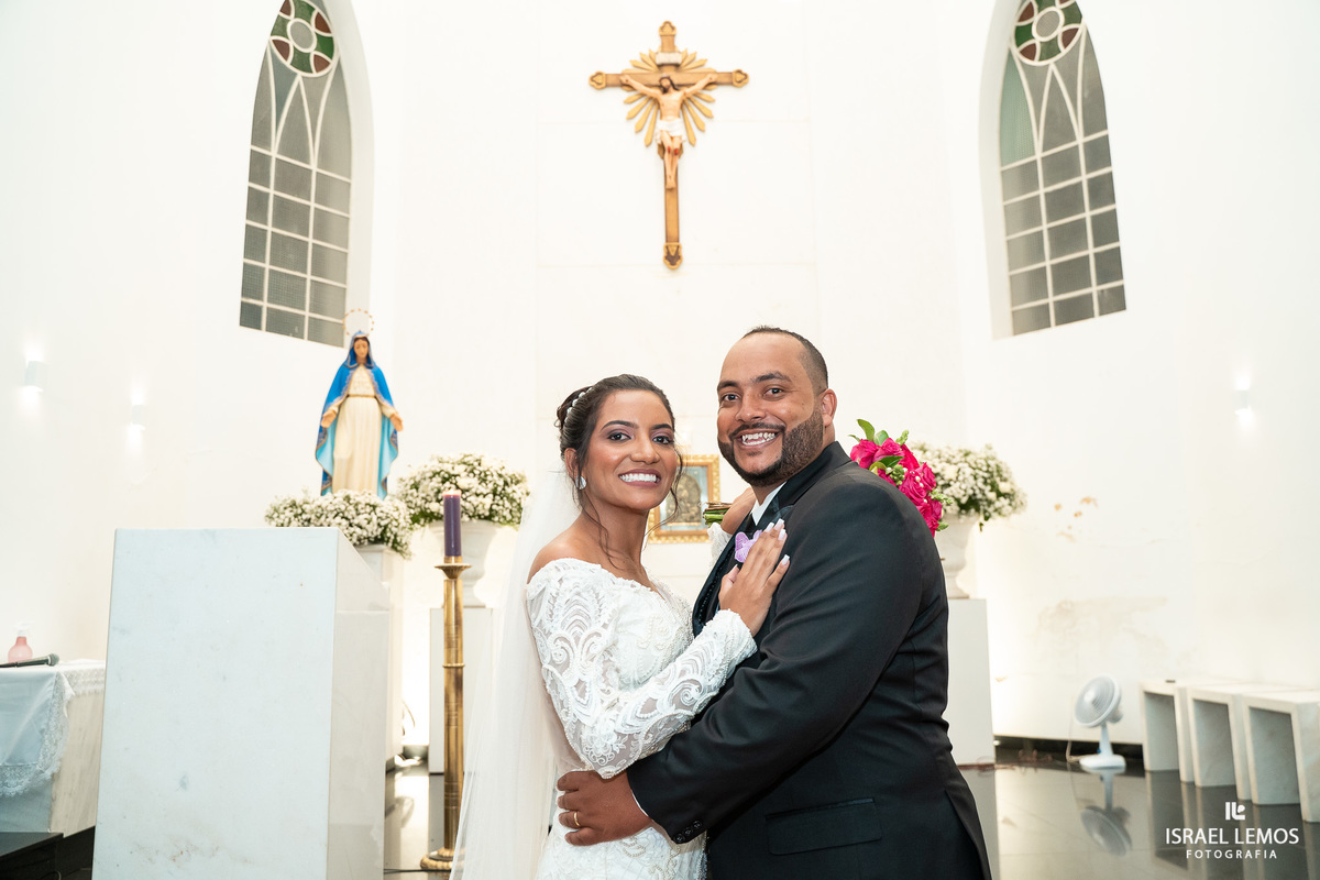 Fotografo de casamento faz fotos lindas na igreja N. S. das graças  em Para de Minas Israel Lemos fotografo