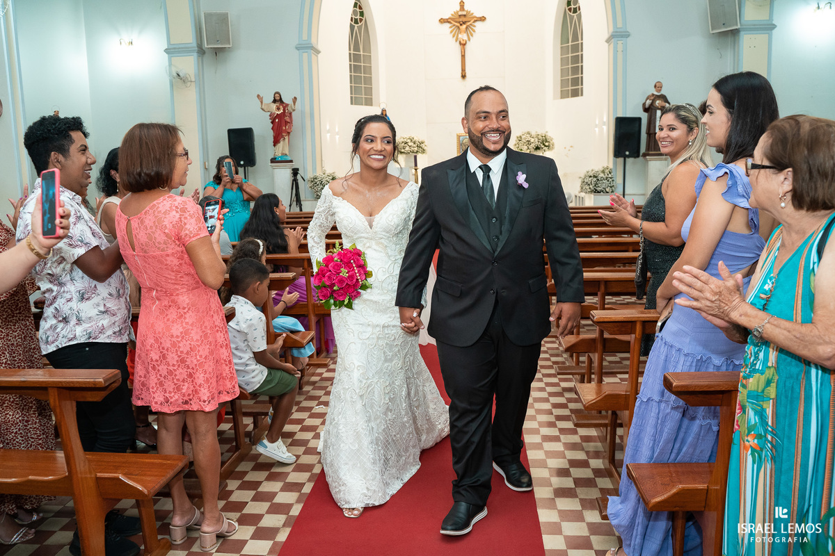 Fotografo de casamento faz fotos lindas na igreja N. S. das graças  em Para de Minas Israel Lemos fotografo