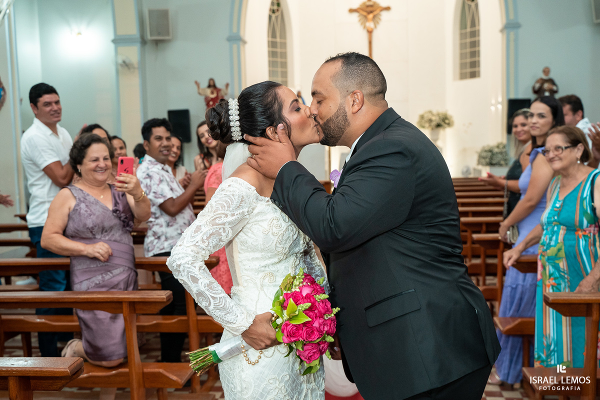Fotografo de casamento faz fotos lindas na igreja N. S. das graças  em Para de Minas Israel Lemos fotografo