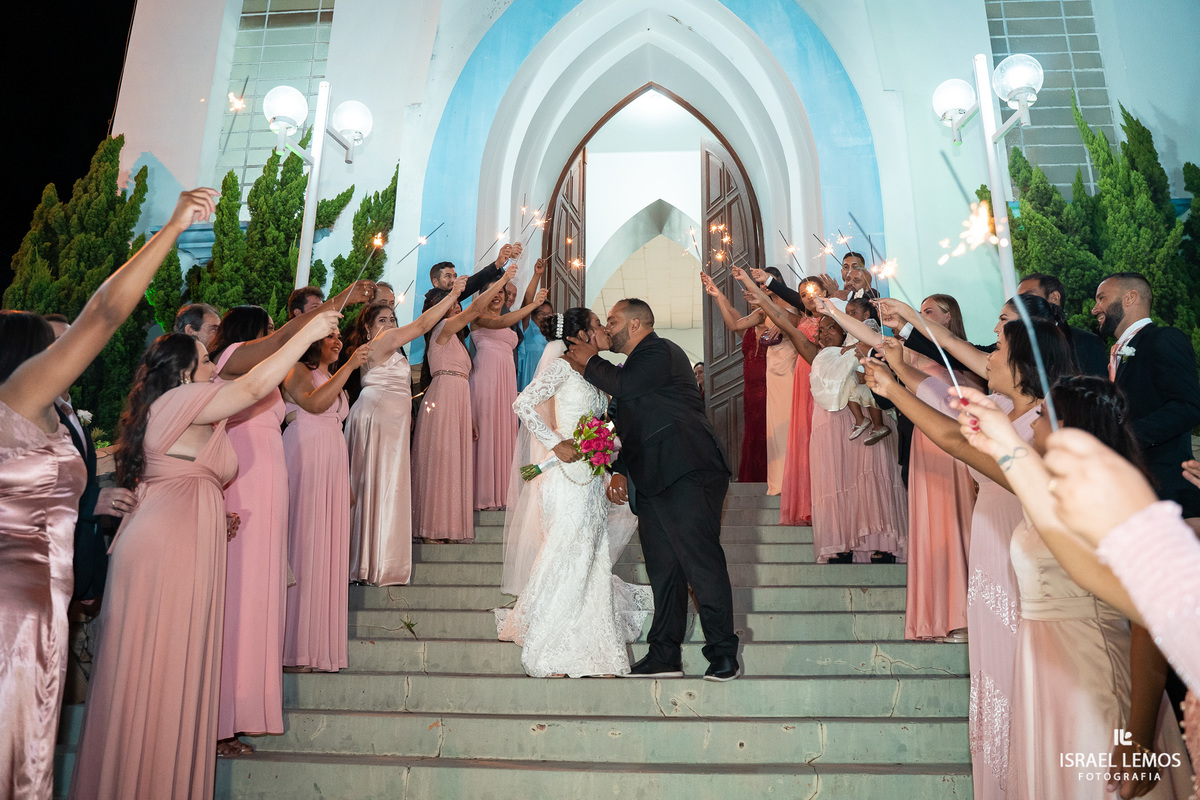 Fotografo de casamento faz fotos lindas na igreja N. S. das graças  em Para de Minas Israel Lemos fotografo