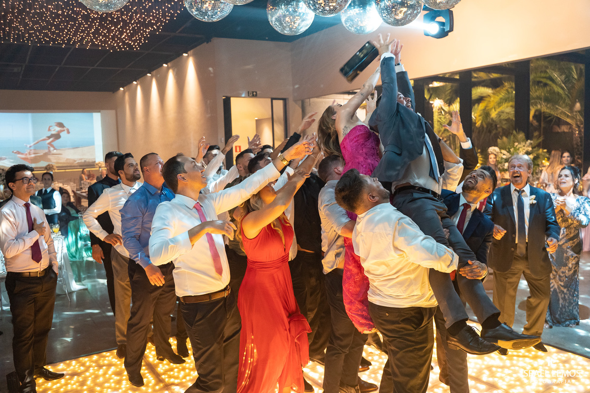 Liac Eventos oferece os seguintes tipos de recintos para eventos:
Salões de banquetes
Jardins
Cozinha para uso do buffet
Pista de dança
Estacionamento
Outros (Pub para anfitrião Spa para anfitrião Área Kids.)