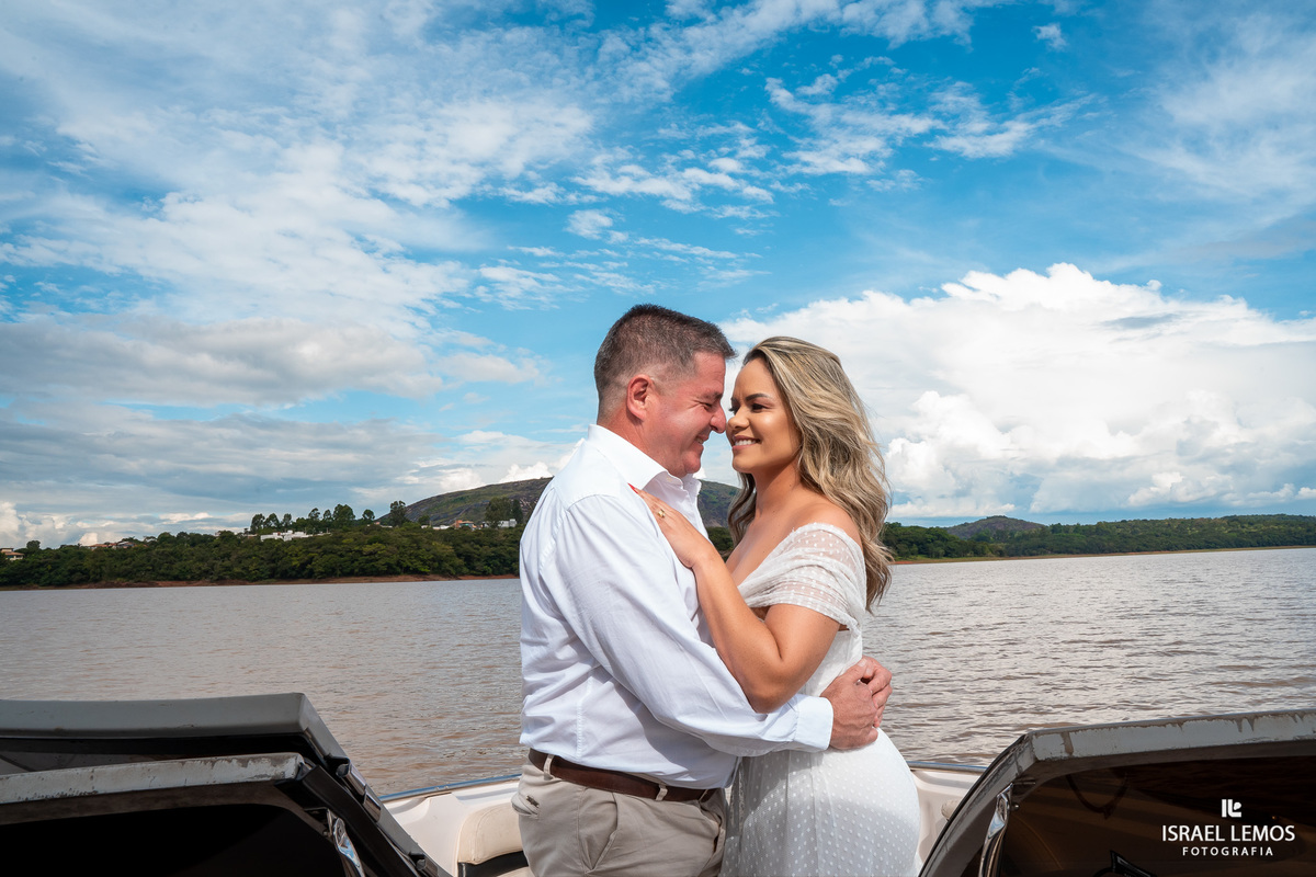 fotografo Israel Lemos faz lindas fotos na cidade de Carmo Do Cajuru com lancha alugada  