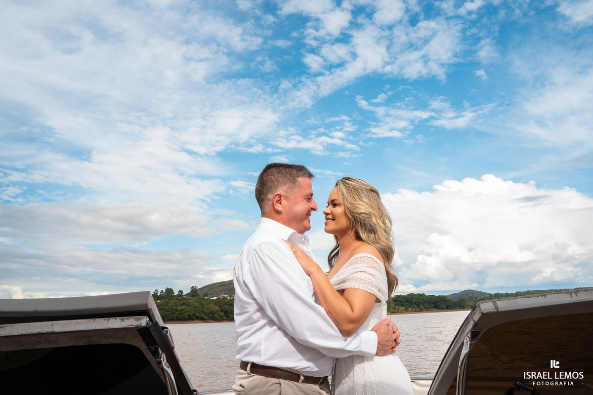 fotografo Israel Lemos faz lindas fotos na cidade de Carmo Do Cajuru com lancha alugada  