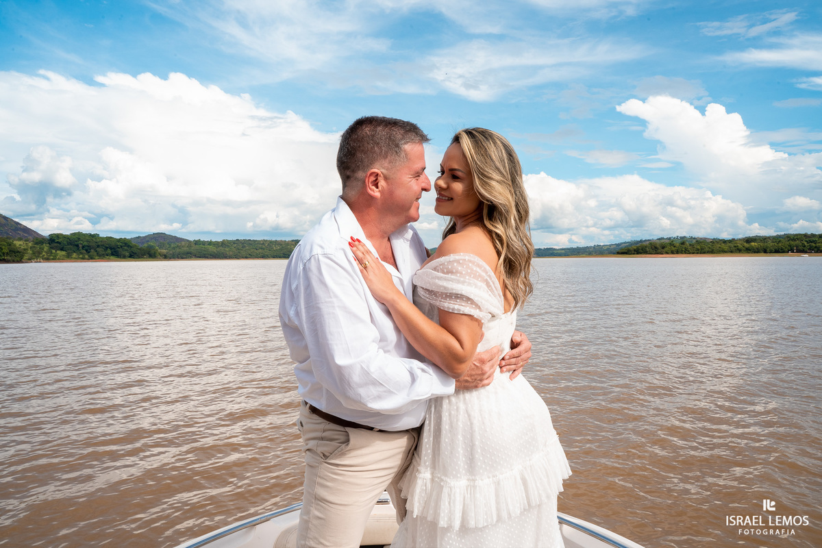 fotografo Israel Lemos faz lindas fotos na cidade de Carmo Do Cajuru com lancha alugada  