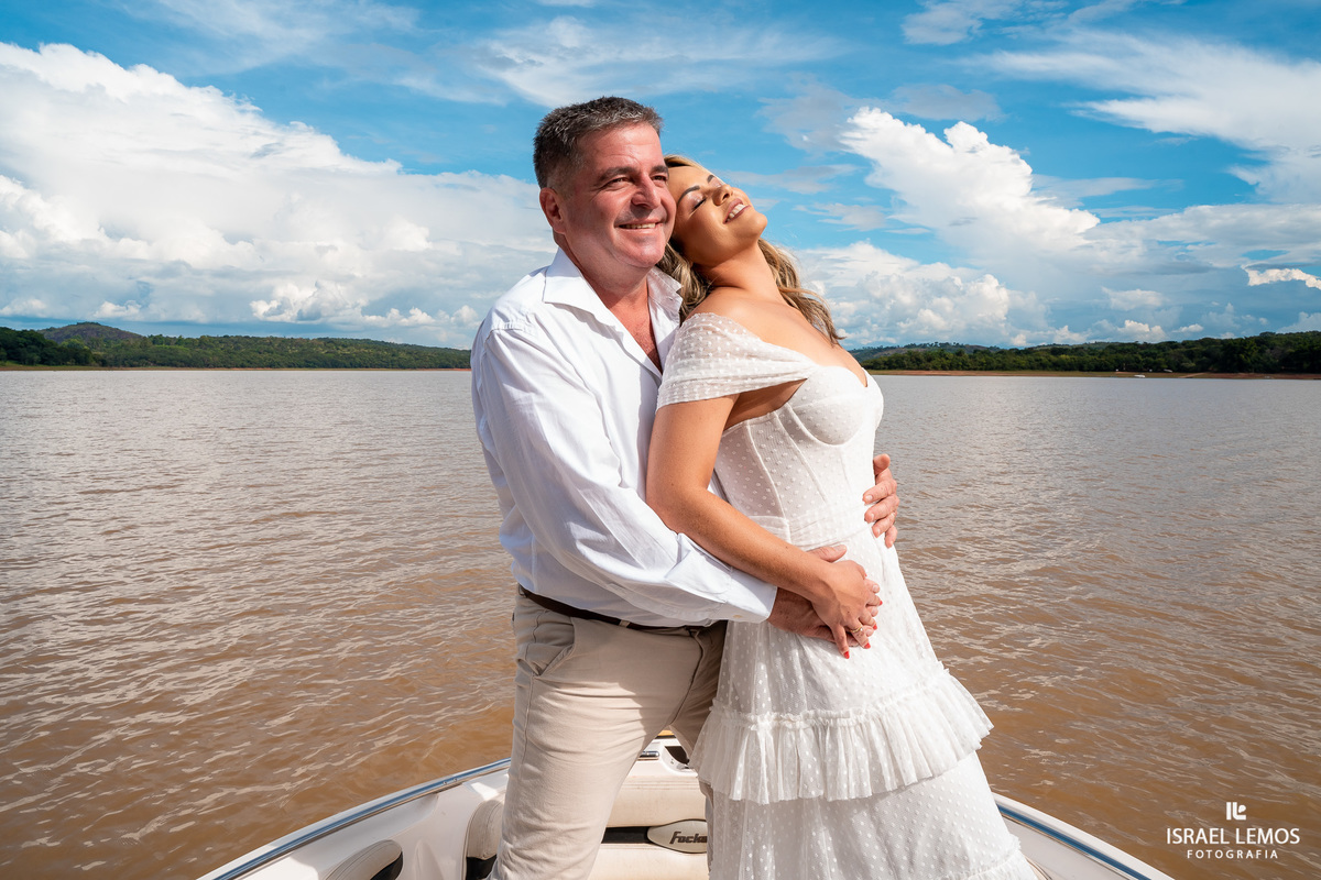 fotografo Israel Lemos faz lindas fotos na cidade de Carmo Do Cajuru com lancha alugada  