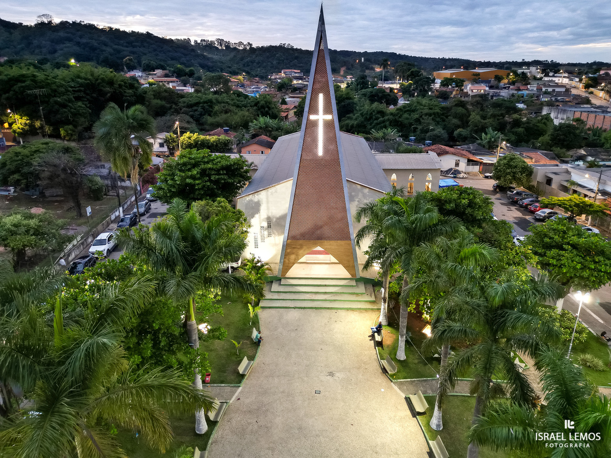Igreja Sao Sebastiao na cidade de inhaúma foto aérea de drone