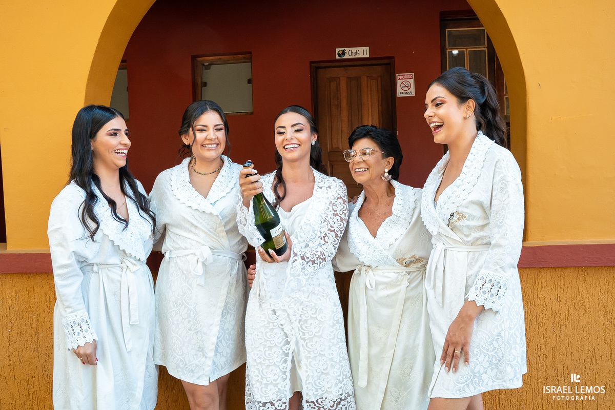 Making of noiva Ludmyla veterinária  na cidade de Inhaúma Mg fotografo Israel Lemos cachoeira da prata