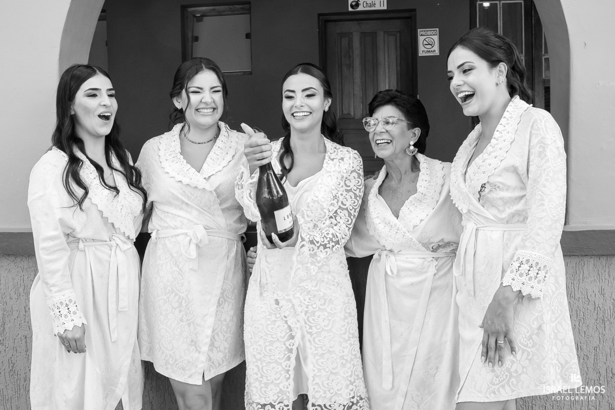 Making of noiva Ludmyla veterinária  na cidade de Inhaúma Mg fotografo Israel Lemos cachoeira da prata