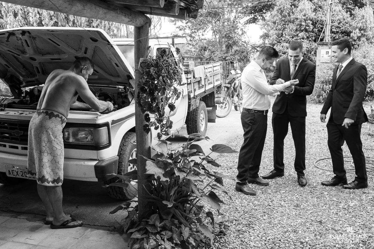 bateria acaba na hora do casamento e pai da noiva se vira pra arrumar