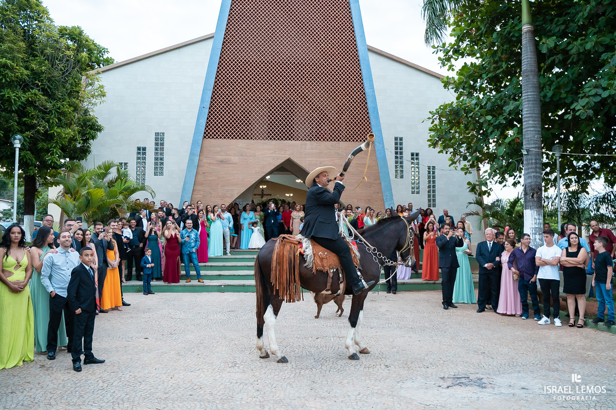 noivo chegar a cavalo na igreja dde inhuma noivo chegar a cavalo na igreja dde inhuma 