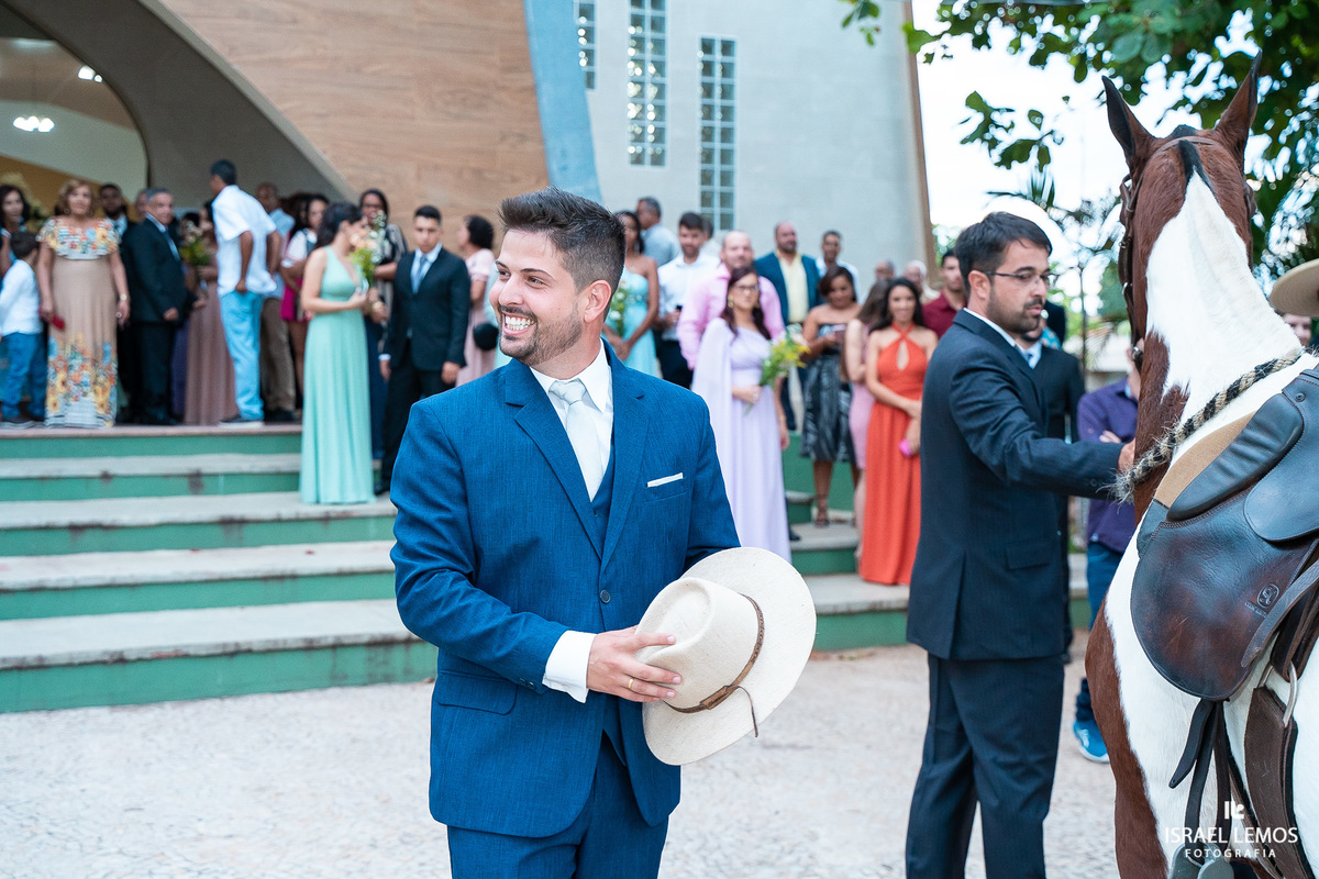 noivo chegar a cavalo na igreja dde inhuma e para a cidade noivo chegar a cavalo na igreja dde inhuma e para a cidade 