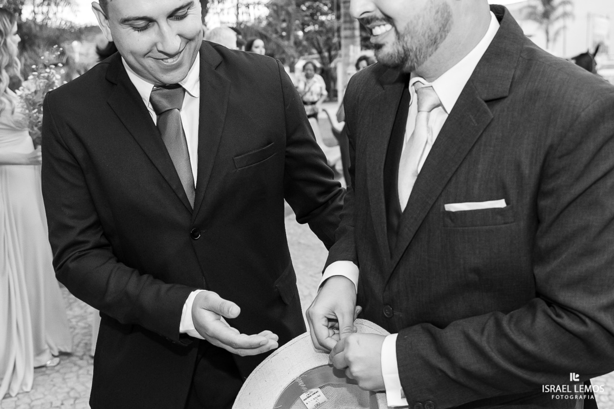 noivo chegar a cavalo na igreja dde inhuma e para a cidade 