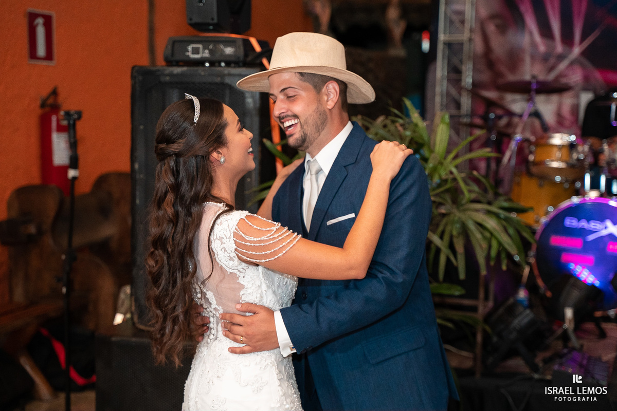 Recepção do casamento de vitor e ludimyla esse casal de veterinários fizeram a festa de casamento no coninho em inhaúma com fotos lindas Israel Lemos fotografo de casamento