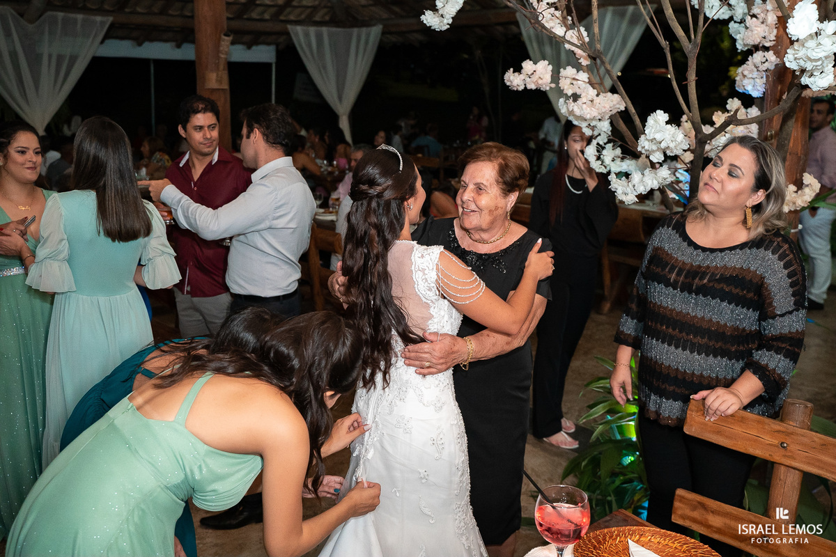 Recepção do casamento de vitor e ludimyla esse casal de veterinários fizeram a festa de casamento no coninho em inhaúma com fotos lindas Israel Lemos fotografo de casamento