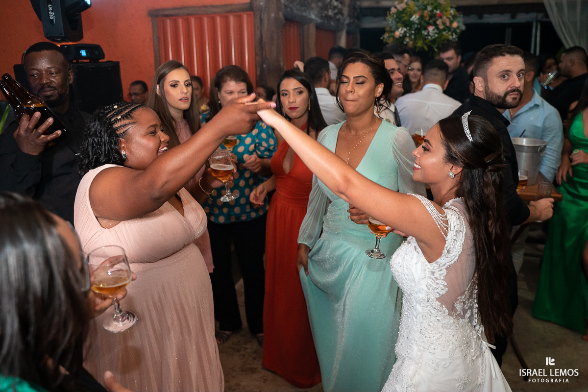 Recepção do casamento de vitor e ludimyla esse casal de veterinários fizeram a festa de casamento no coninho em inhaúma com fotos lindas Israel Lemos fotografo de casamento
