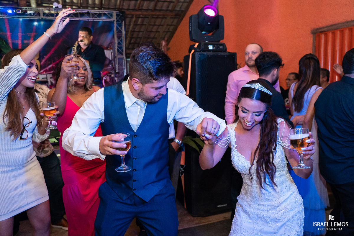 Recepção do casamento de vitor e ludimyla esse casal de veterinários fizeram a festa de casamento no coninho em inhaúma com fotos lindas Israel LemoRecepção do casamento de vitor e ludimyla esse casal de veterinários fizeram a fests fotografo de casamento