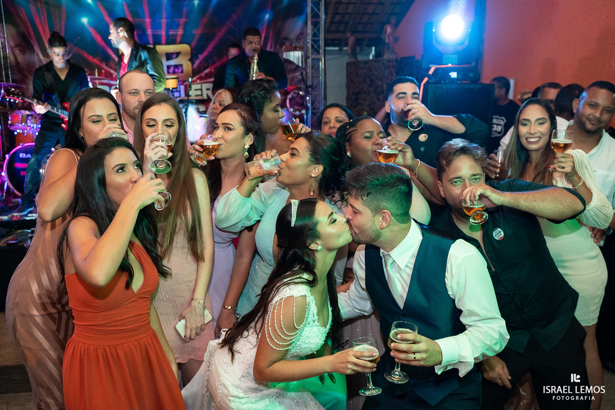 Recepção do casamento de vitor e ludimyla esse casal de veterinários fizeram a festa de casamento no coninho em inhaúma com fotos lindas Israel Lemos fotografo de casamento