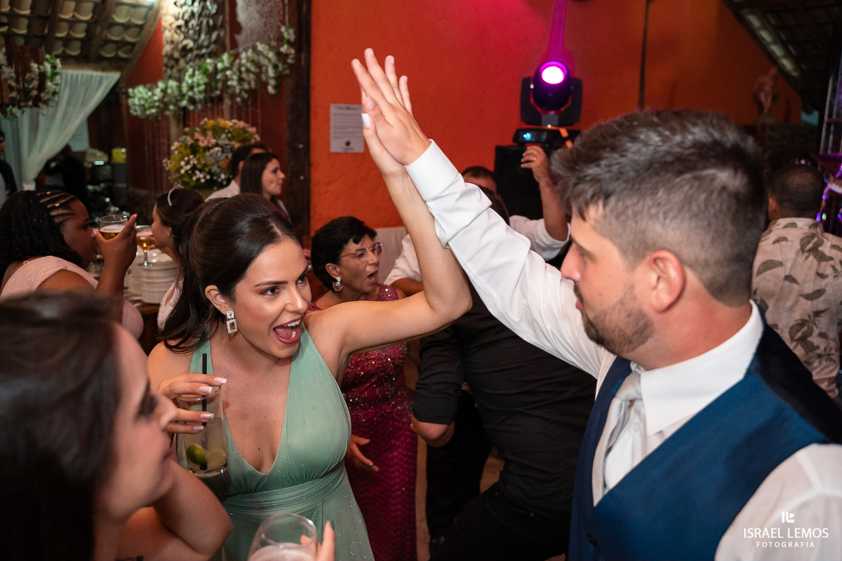 Recepção do casamento de vitor e ludimyla esse casal de veterinários fizeram a festa de casamento no coninho em inhaúma com fotos lindas Israel Lemos fotografo de casamento