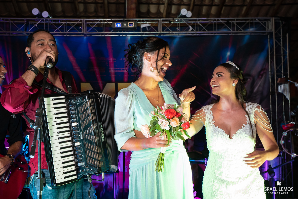 Recepção do casamento de vitor e ludimyla esse casal de veterinários fizeram a festa de casamento no coninho em inhaúma com fotos lindas Israel Lemos fotografo de casamento