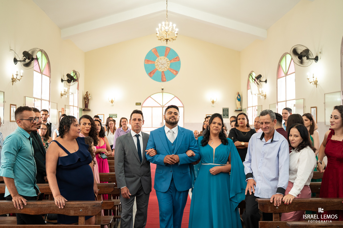 Casamento na igreja Santo Antonio em Para de minas fotos pelo fotografo eleito o melhor fotografo de para de minas 