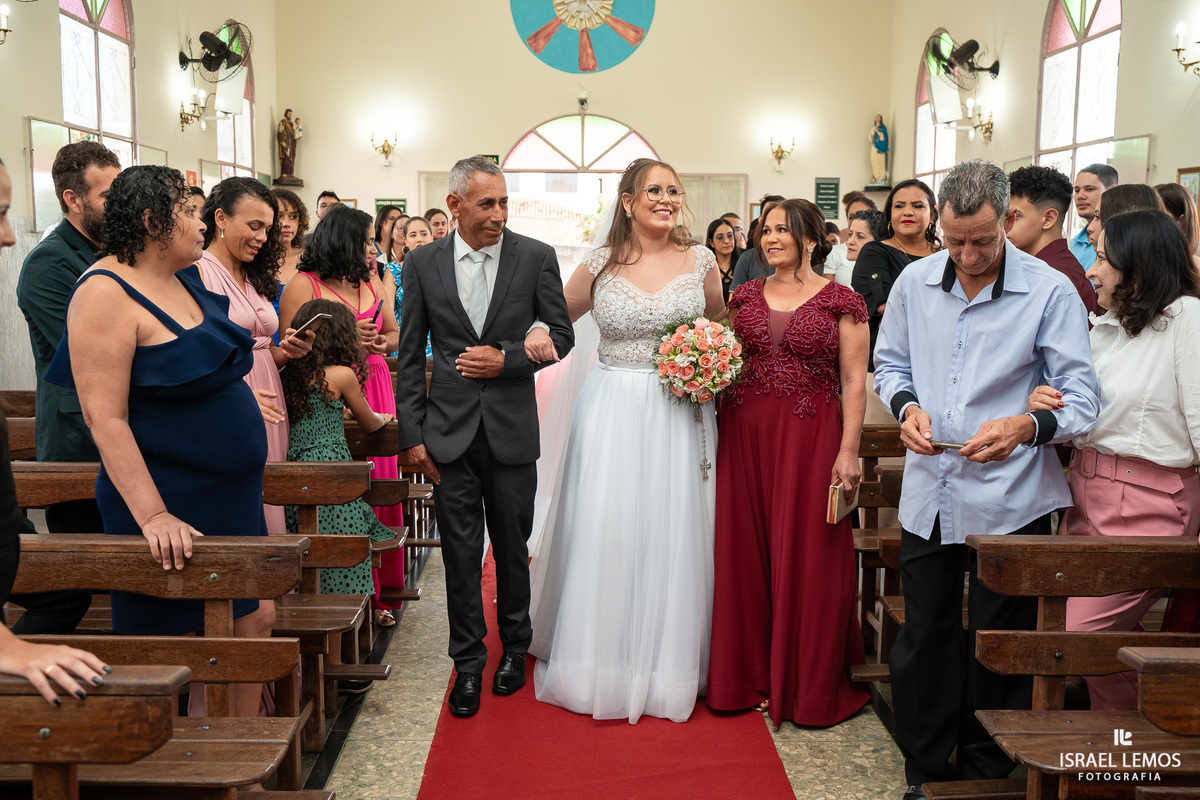 Casamento na igreja Santo Antonio em Para de minas fotos pelo fotografo eleito o melhor fotografo de para de minas 