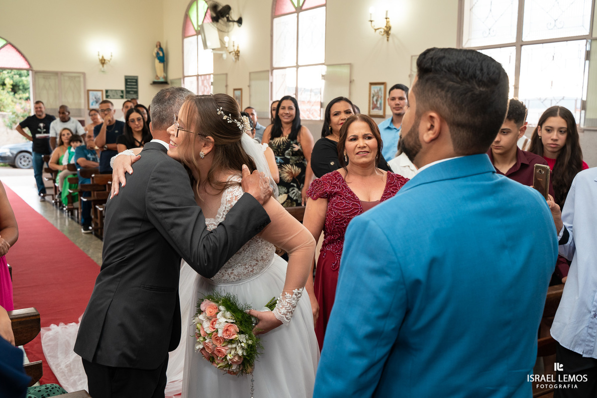 Casamento na igreja Santo Antonio em Para de minas fotos pelo fotografo eleito o melhor fotografo de para de minas 