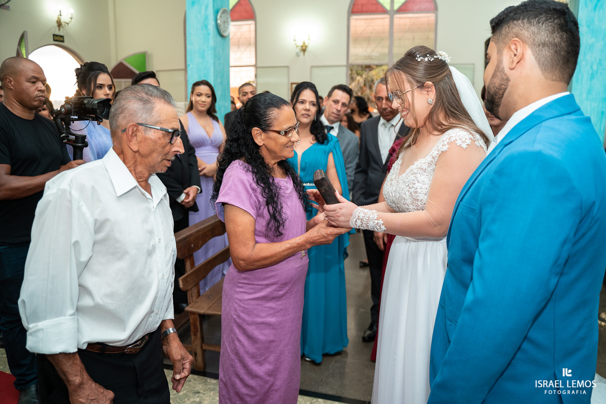 Casamento na igreja Santo Antonio em Para de minas fotos pelo fotografo eleito o melhor fotografo de para de minas 