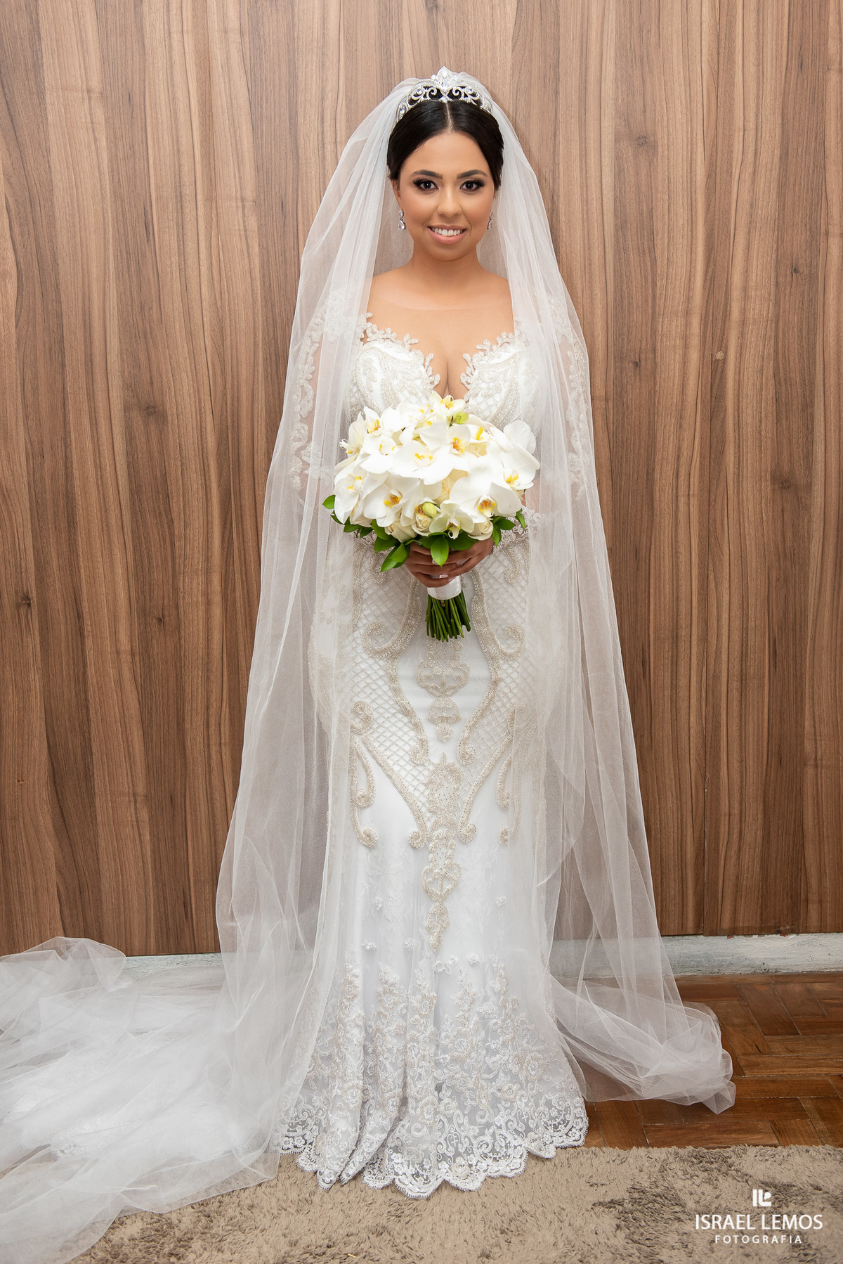 linda noiva com belo vestido da Zephora