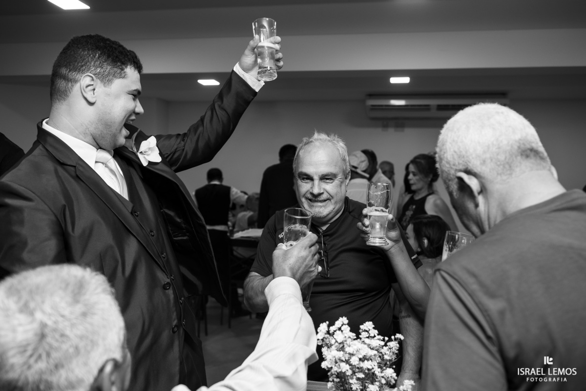 a cerveja rola solta em casamento 