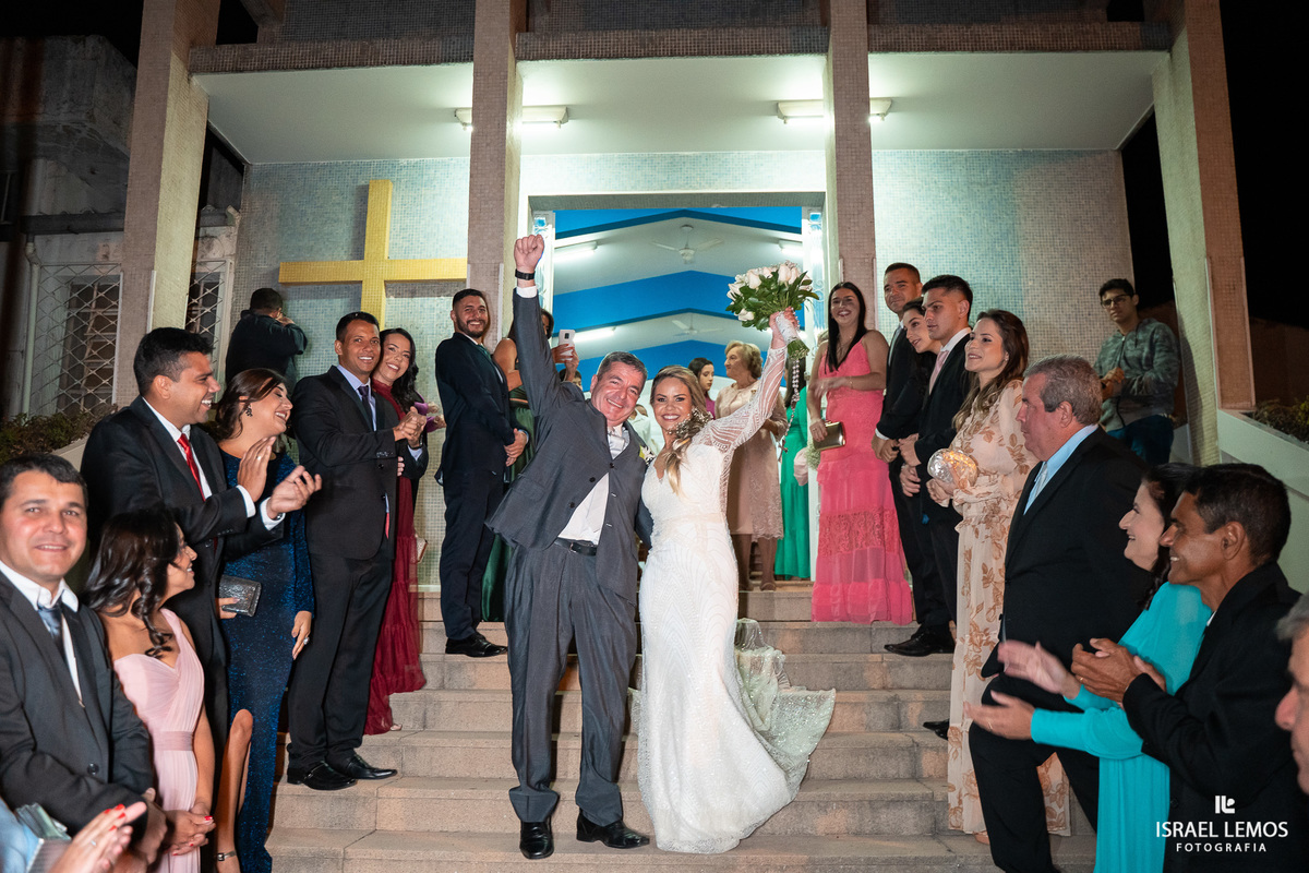 saída com queima de fotos depois do casamento