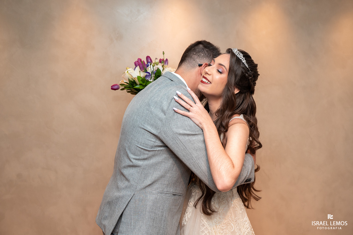 Irmao se emociona com o firsh look casamento na Pampulha pelo fotografo de casamento Israel Lemos belo horizonte