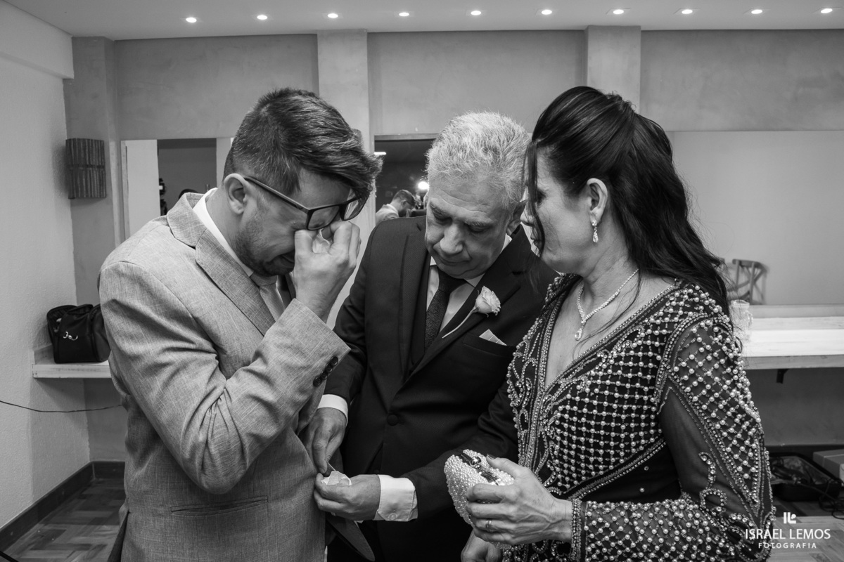 Irmao se emociona com o firsh look casamento na Pampulha pelo fotografo de casamento Israel Lemos belo horizonteIrmao se emociona com o firsh look casamento na Pampulha pelo fotografo de casamento Israel Lemos belo horizonte
