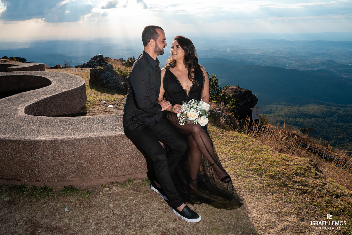 Ensaio pré-wedding da Tathiane e Maicon que rolou na Serra da Piedade, em Caeté MG
