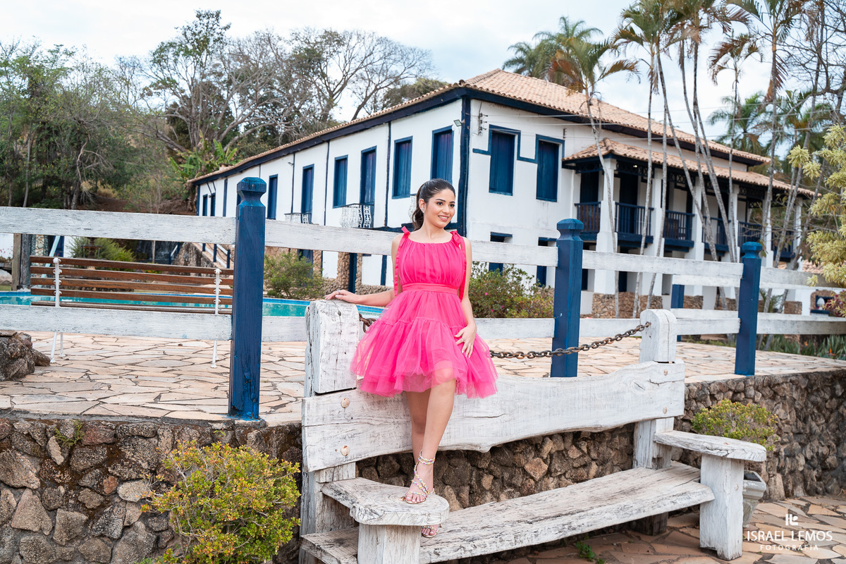 O que o filme da Barbie fala?
No filme, Barbie é expulsa da Barbieland (o mundo das Barbies) por não ser tão perfeita quanto era necessário. Ela parte então em uma jornada em busca da verdadeira felicidade no mundo humano, onde nem tudo é cor-de-rosa.