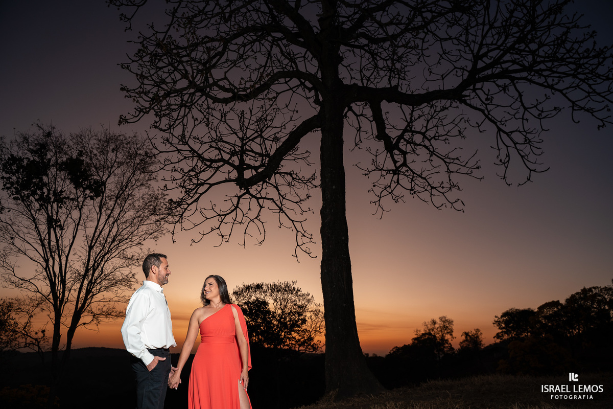 Fotografo de casamento na cidade de Pará de Minas mg pega indo por do sol aqui na nossa para de minas
