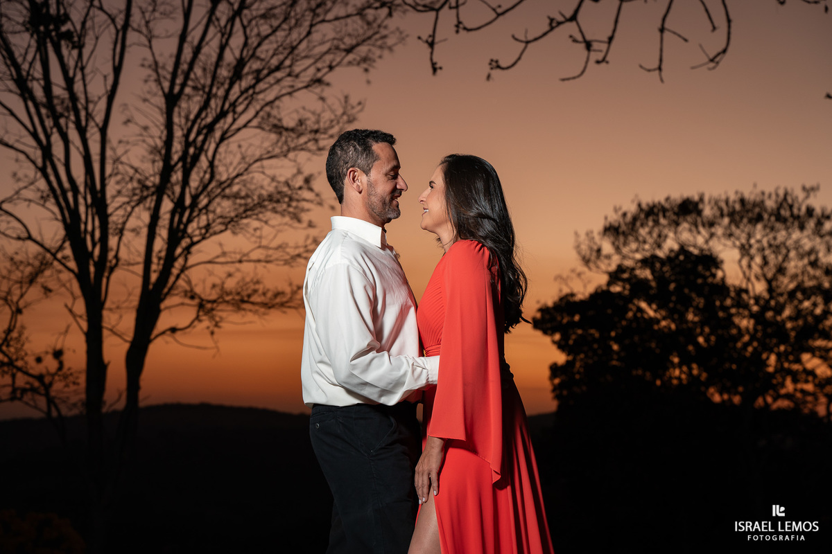 Fotografo de casamento na cidade de Pará de Minas mg pega indo por do sol aqui na nossa para de minas
