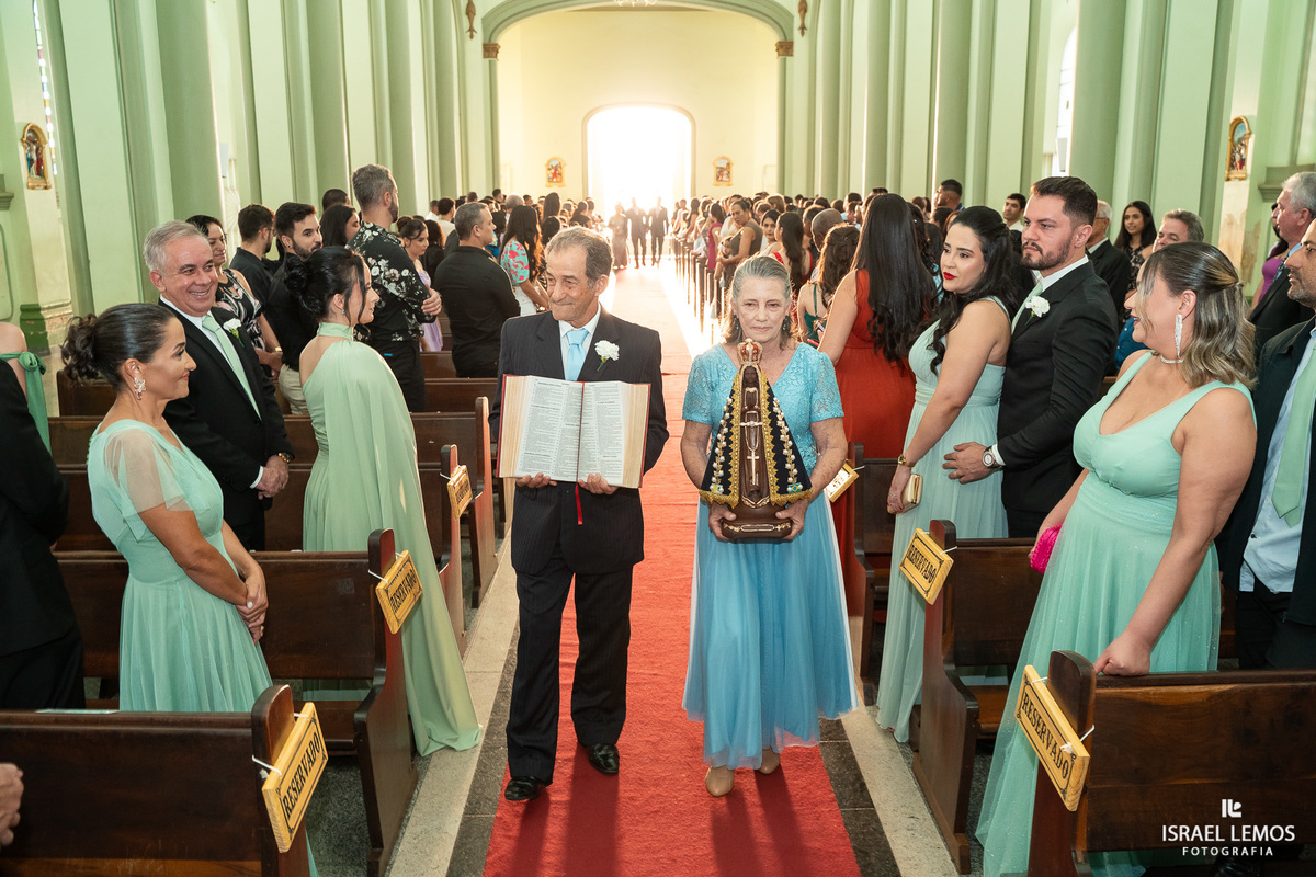 Casamento na igreja em Pitangui do casal Renata e Alisson fotos Israel LCasamento na igreja em Pitangui do casal Renata e Alisson fotos Israel Lemos emos 
