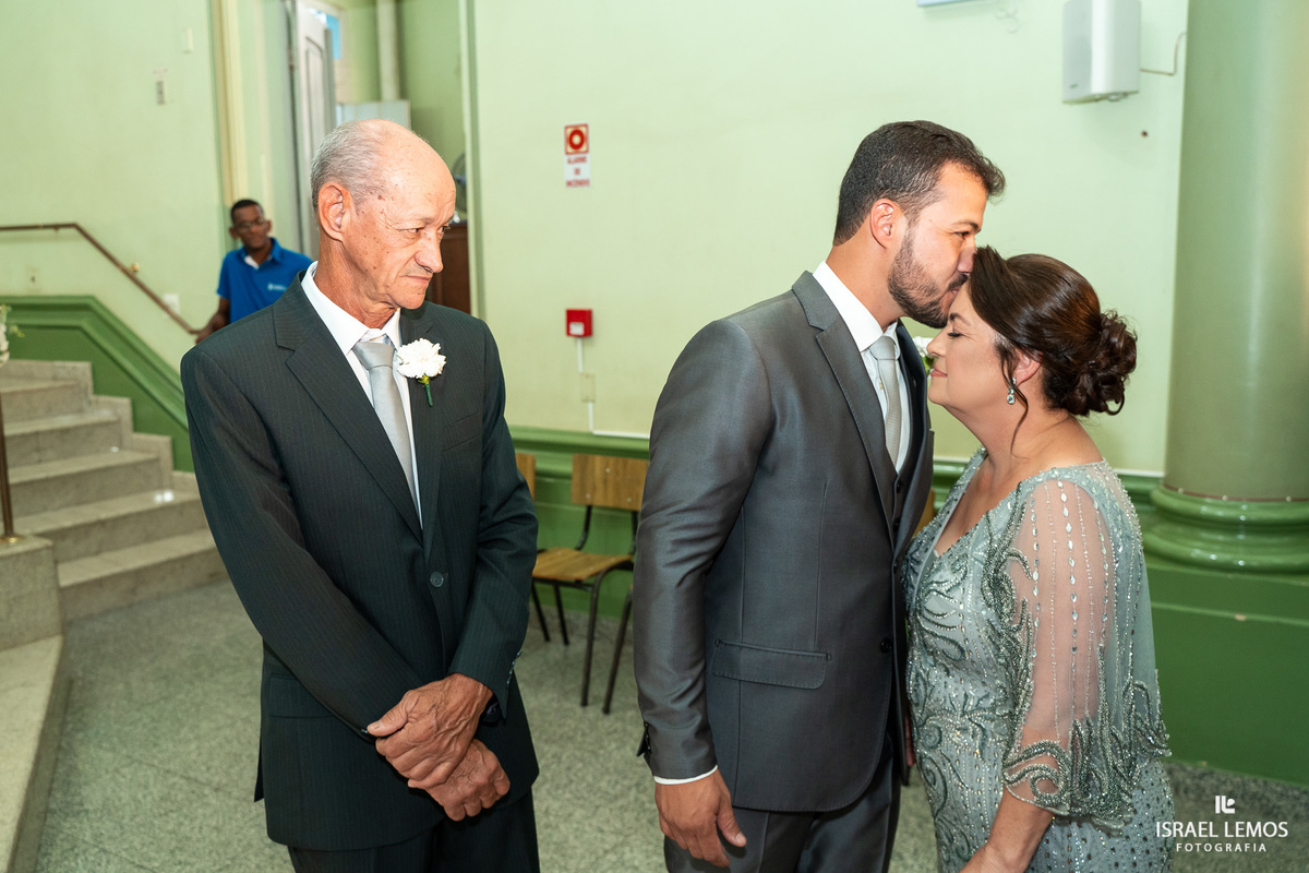 Casamento na igreja em Pitangui do casal Renata e Alisson fotos Israel Lemos Casamento na igreja em Pitangui do casal Renata e Alisson fotos Israel Lemos 